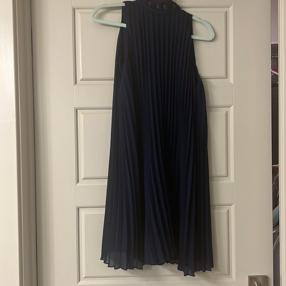 Gorgeous navy Max studio pleated dress 💞